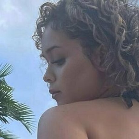 itsyourwcw_ model top images