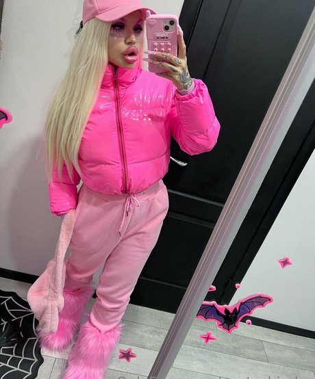 Nasty bimbo actress pictures