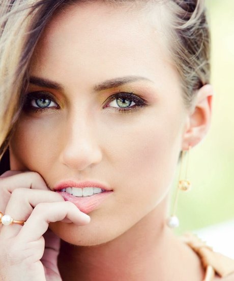 Taylor Altom beautiful model photos