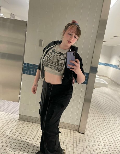 lilpinkalien star adult archive