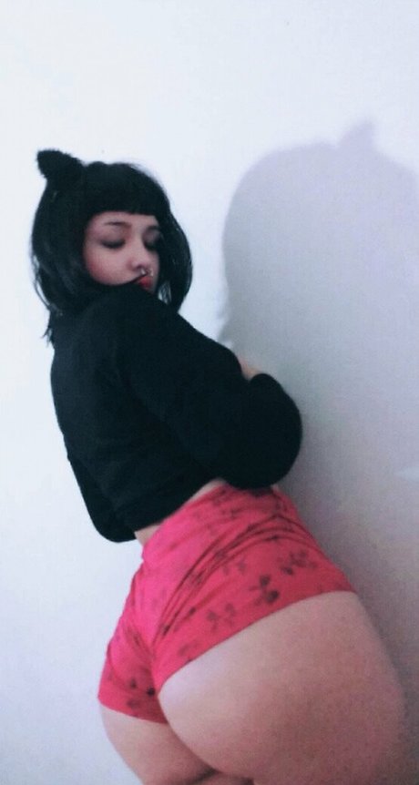 lunatica xl model erotic image