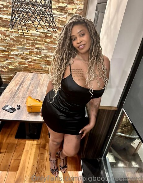 bigbootytechnerd pornstar hd img