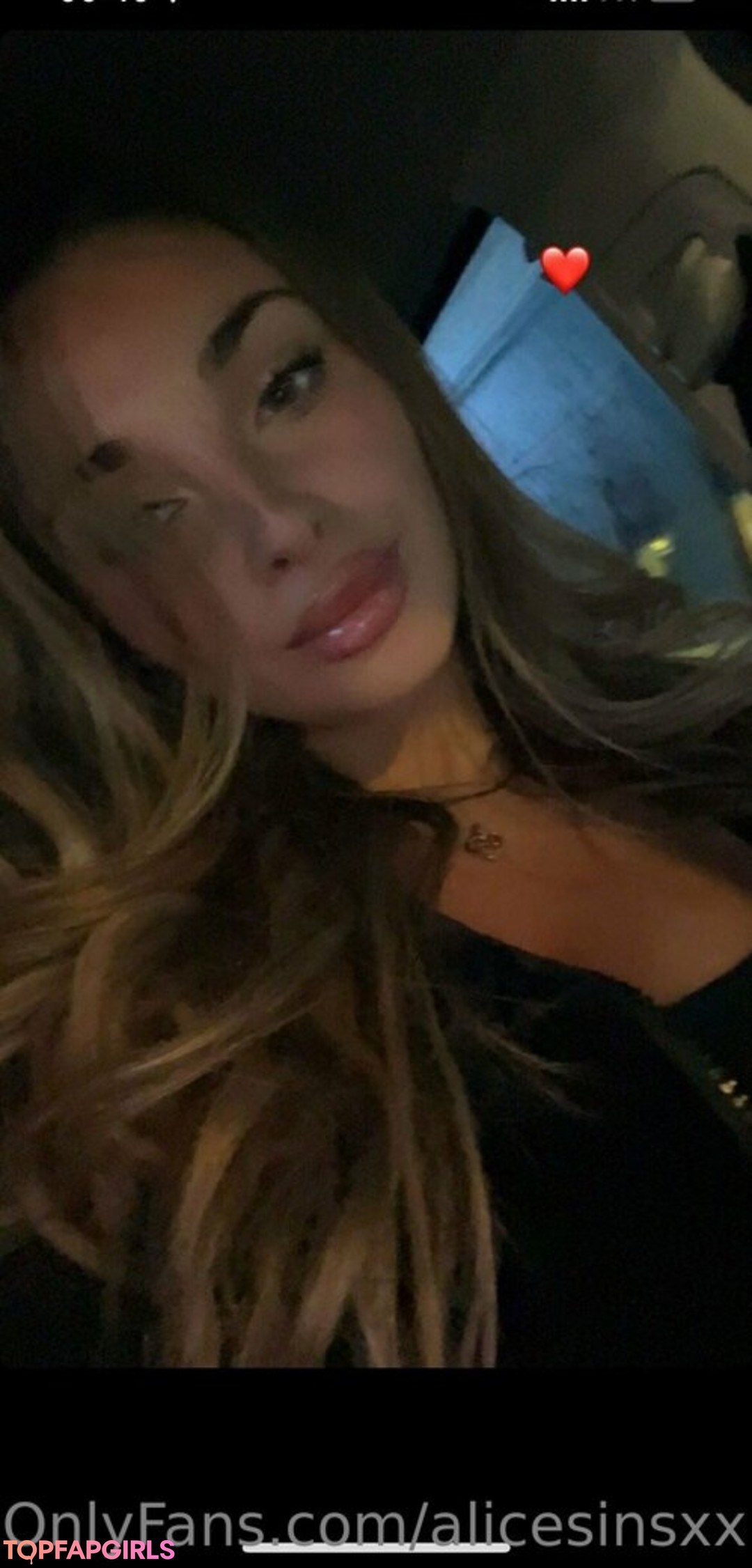 Alice Sins porn actress img