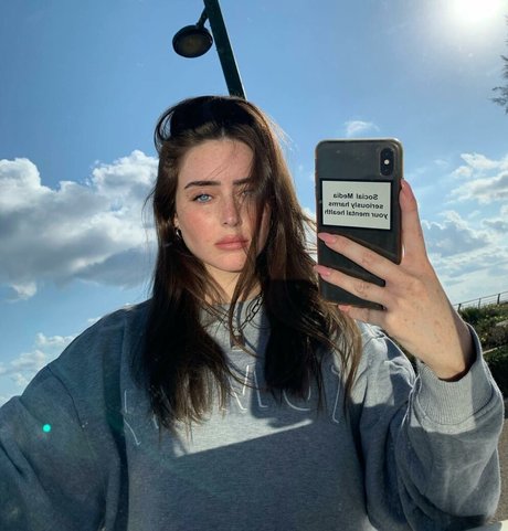 Effy Palarya pretty star pictures