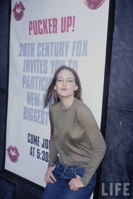 Leelee Sobieski hot actress pics