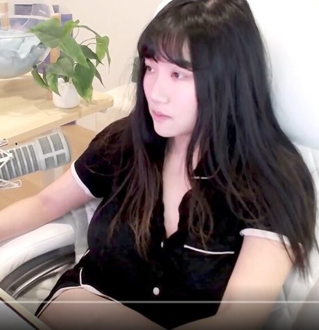 Aria Saki model nudes pics