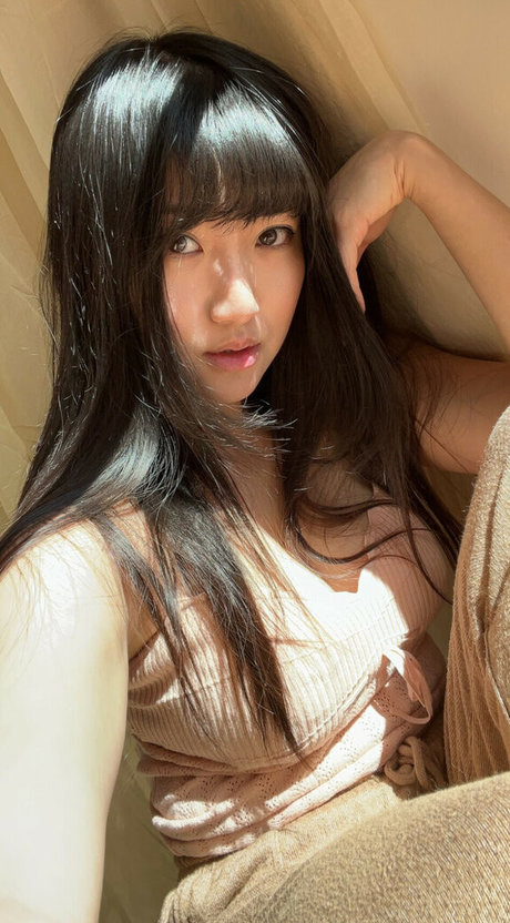 Aria Saki porn model pictures