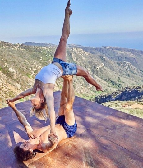 Mariel Hemingway star top photo