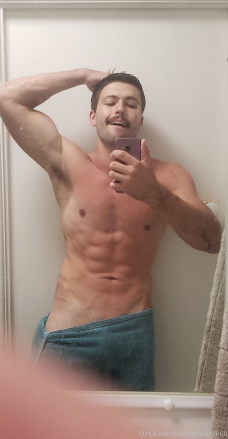 Tyler Wilson sexy star pics