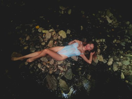 KarinKennet nude model photo