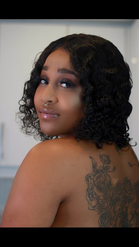 Iris L sexy actress images