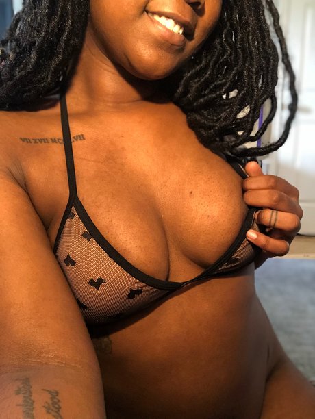 Lucii model exclusive pictures