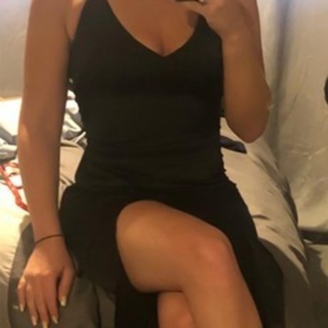 Isla Royal_ pretty actress photo