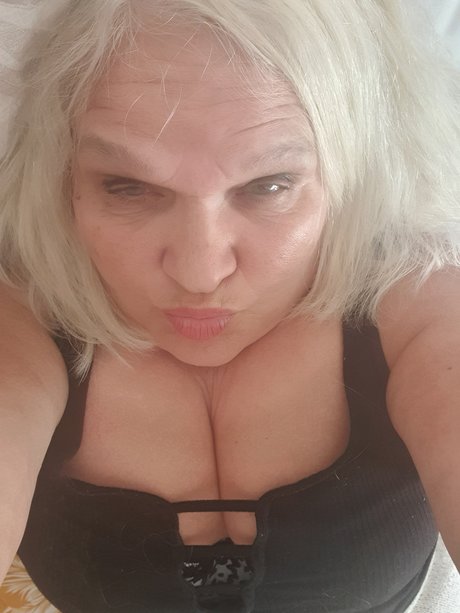 HotkiwBABE62 model exclusive picture