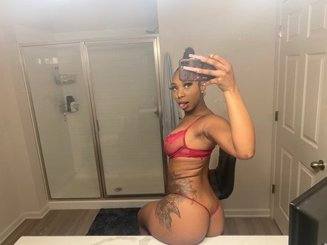 Sip on Moet_ xxx model pic
