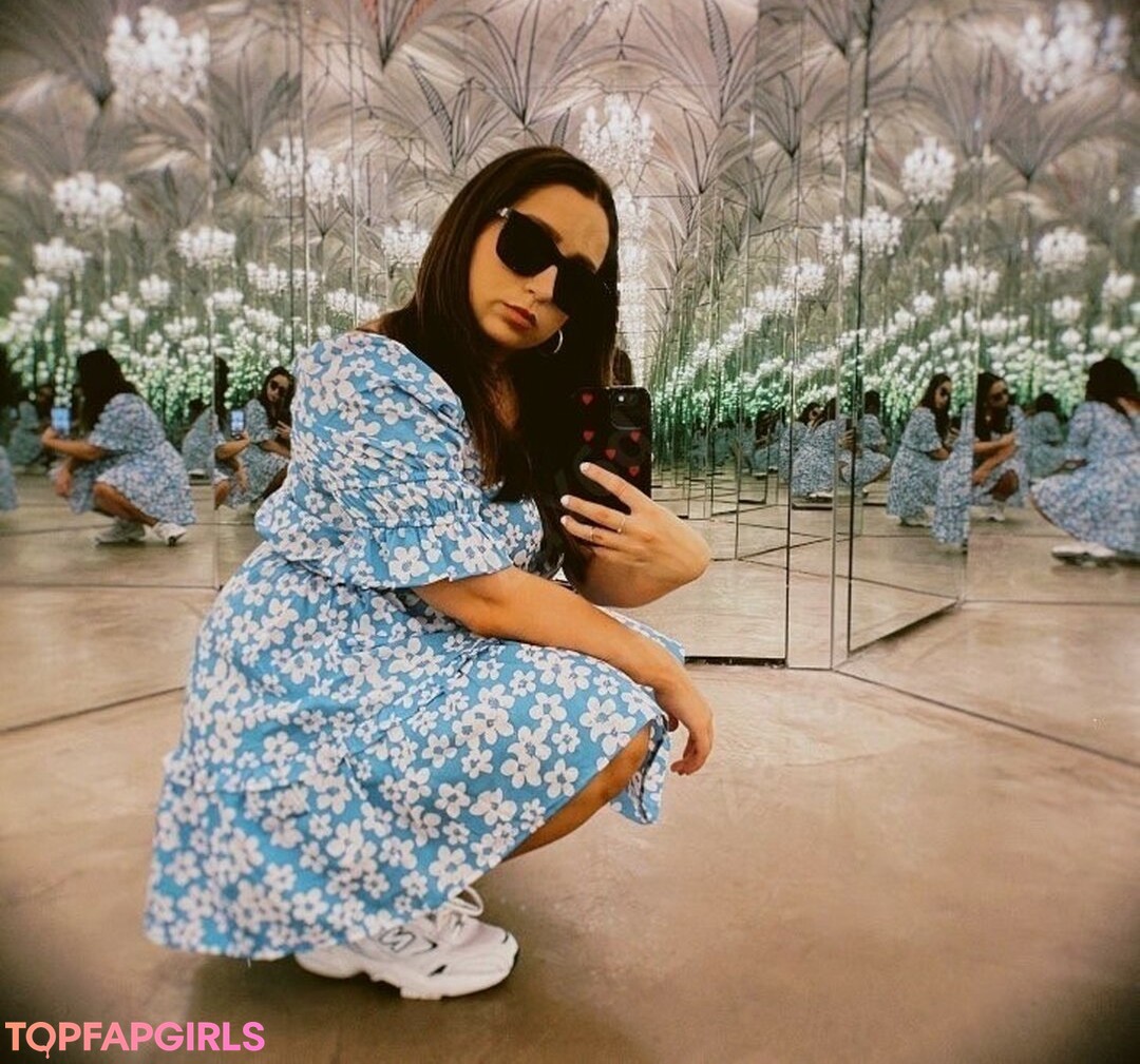 Kirsty Wells sexy actress pics