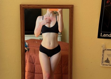 Fvckseaworld nude actress image