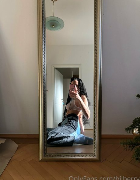 liloo moon model hd photo