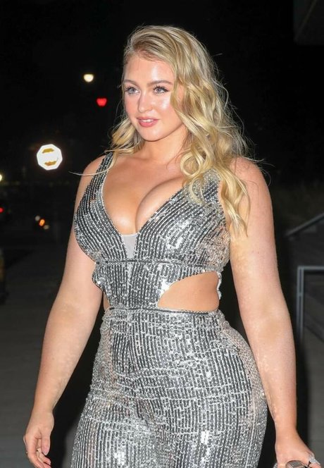 Iskra Lawrence adult model image