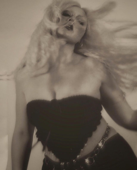 Iskra Lawrence pornographic star photo