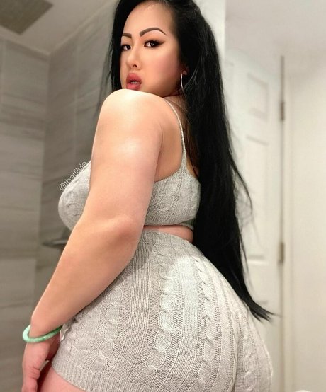 Lily Le model pornographic image