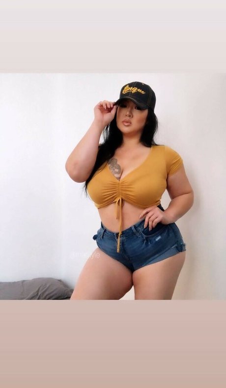 Lily Le adult star picture