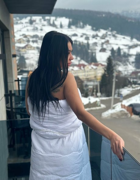 olivi pearl exclusive model picture