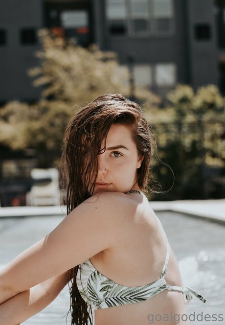 goalgoddess naked model image
