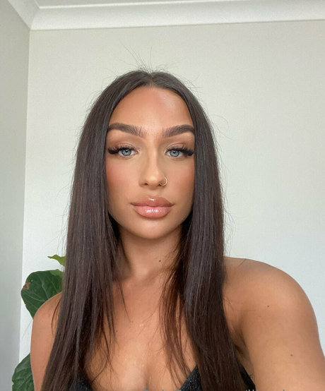 liltashmae hot actress pic