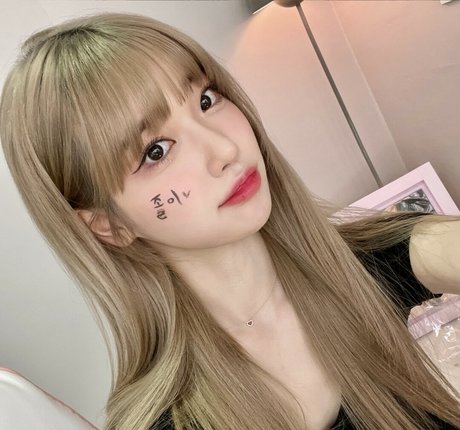 Se Yeon nude model picture