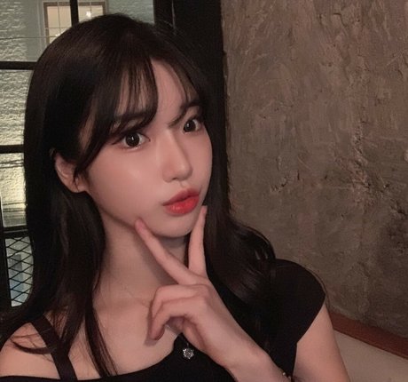 Se Yeon model art gallery