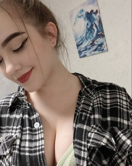 lelyamt nude star pictures