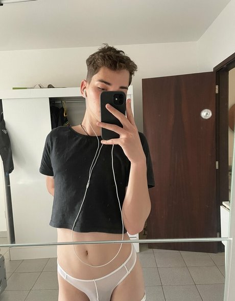 Femboyzx_ naked model galleries