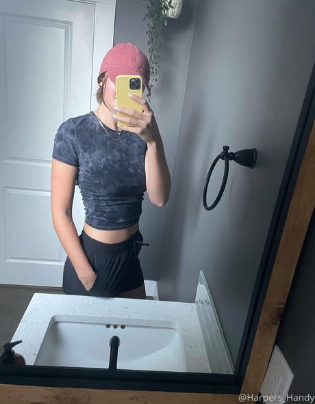 harpers handy nudes actress img