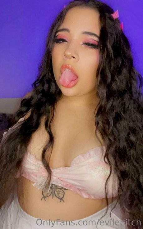 evilebitch star nude photos