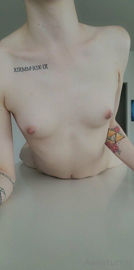 awwtumdabottom model sexy pic