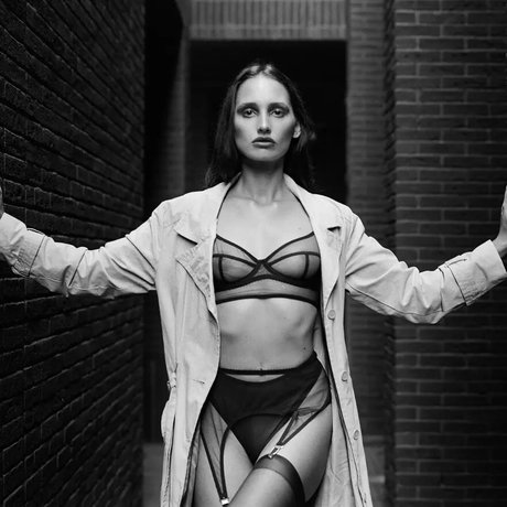 Paula Szenejko model exclusive pics