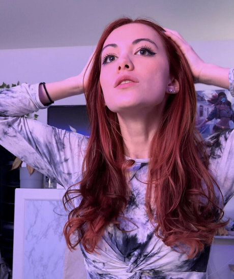 Echochlo model exclusive pictures