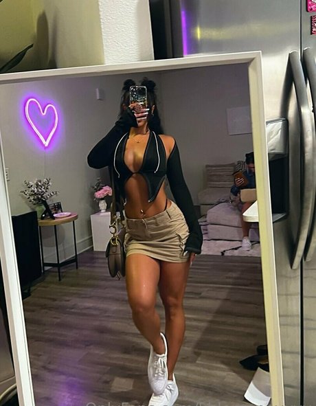 Chloe Swain model pornographic photo