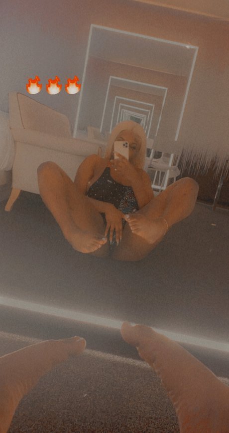 MoeStaxx sexy pornstar photo