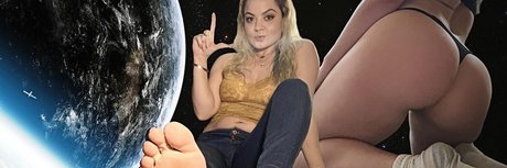 Goddess Chandrelle pornographic model archive