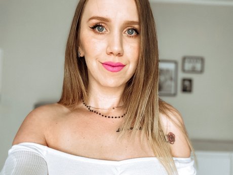 Marta Detmer nice pornstar pics