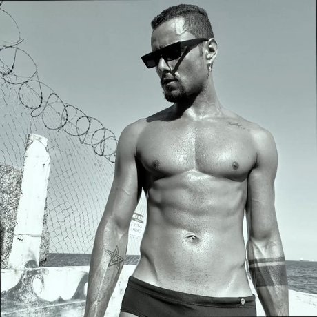 Double Trouble model exclusive image
