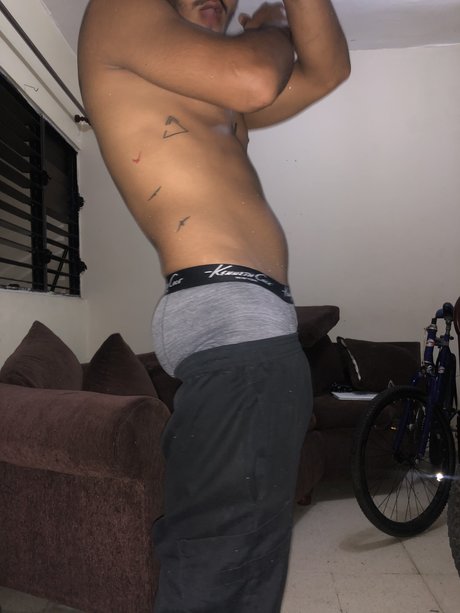 Juan M_ naked pornstar pics
