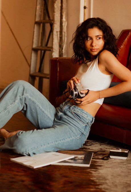 Leona Zenelacci free model pictures