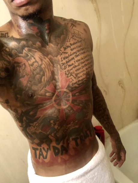 TayBoogie star pretty pictures