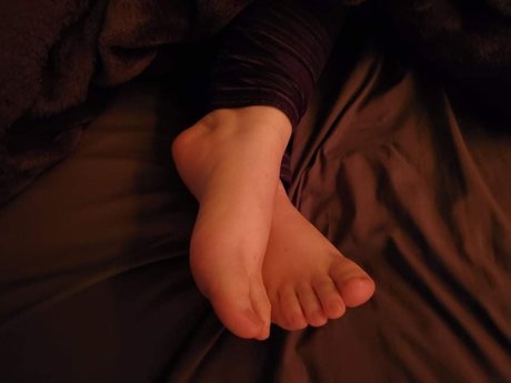 Tiny Toes hot pornstar pic