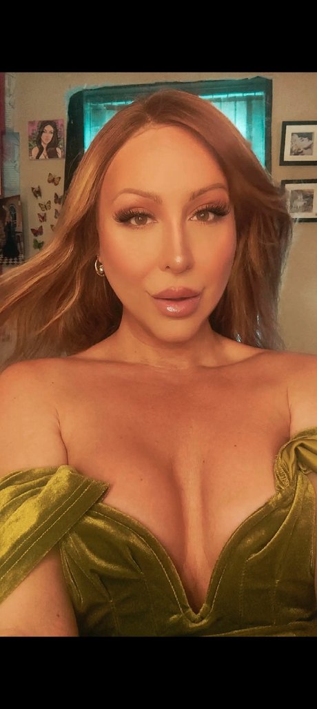 Farrah Mills art model images