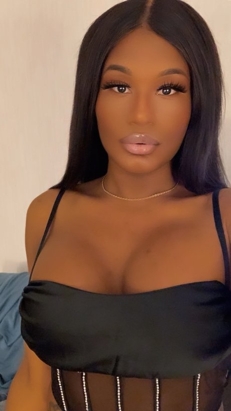 Tiffanylola model art image
