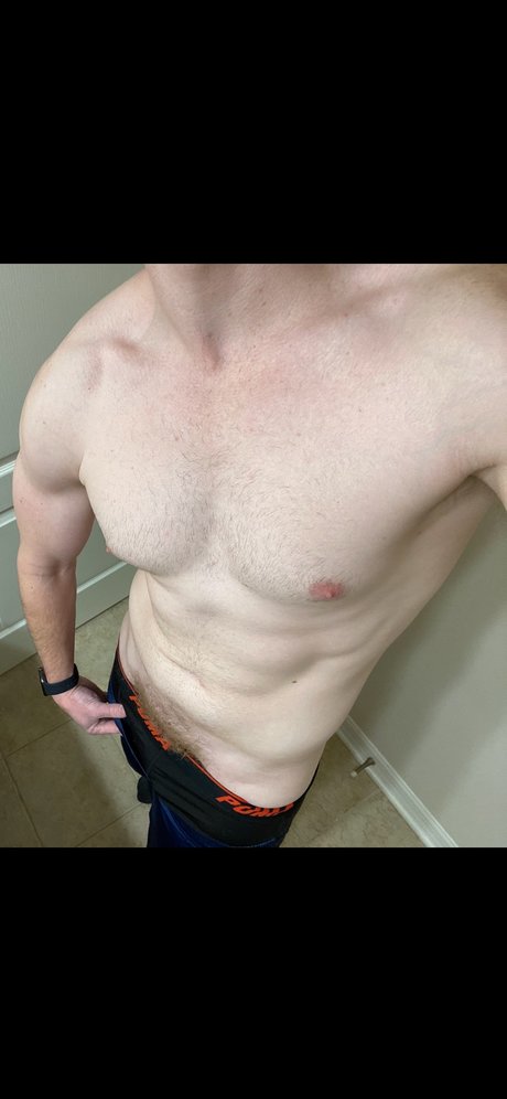 Str8guyMightTry xxx star image